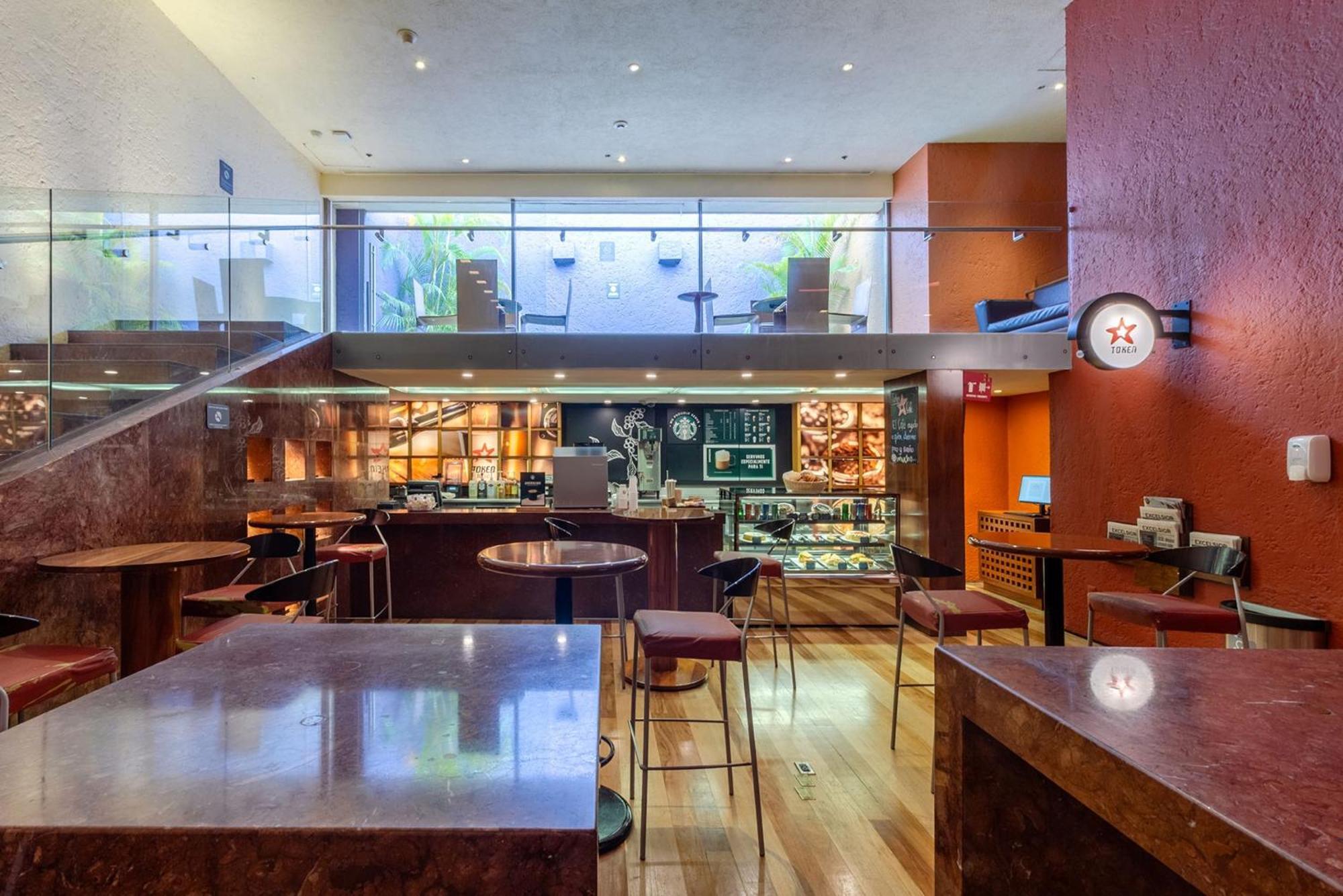 Camino Real Polanco Mexico Hotel Exterior foto The interior of a typical Starbucks store